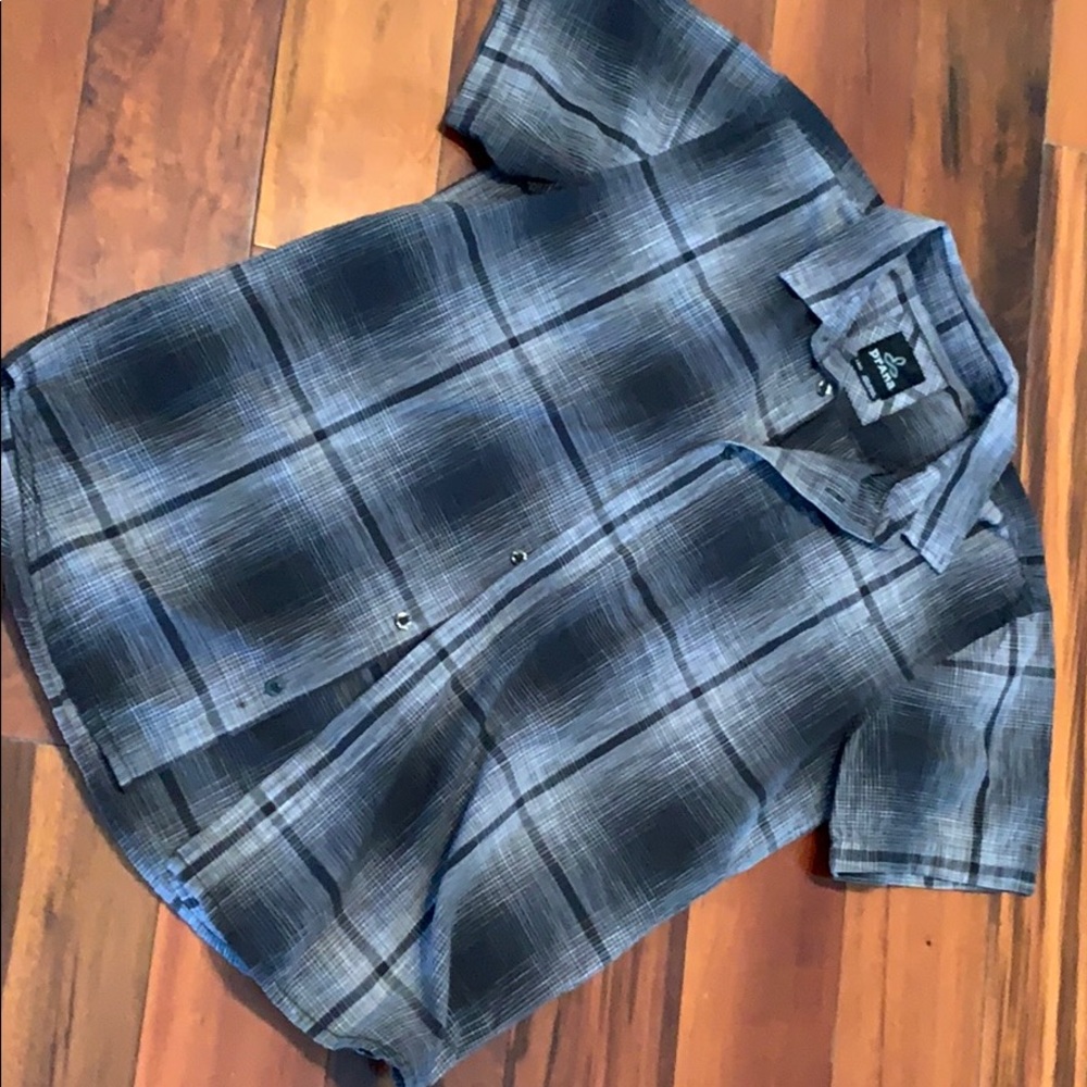 SS prAna gray and black plaid shirt